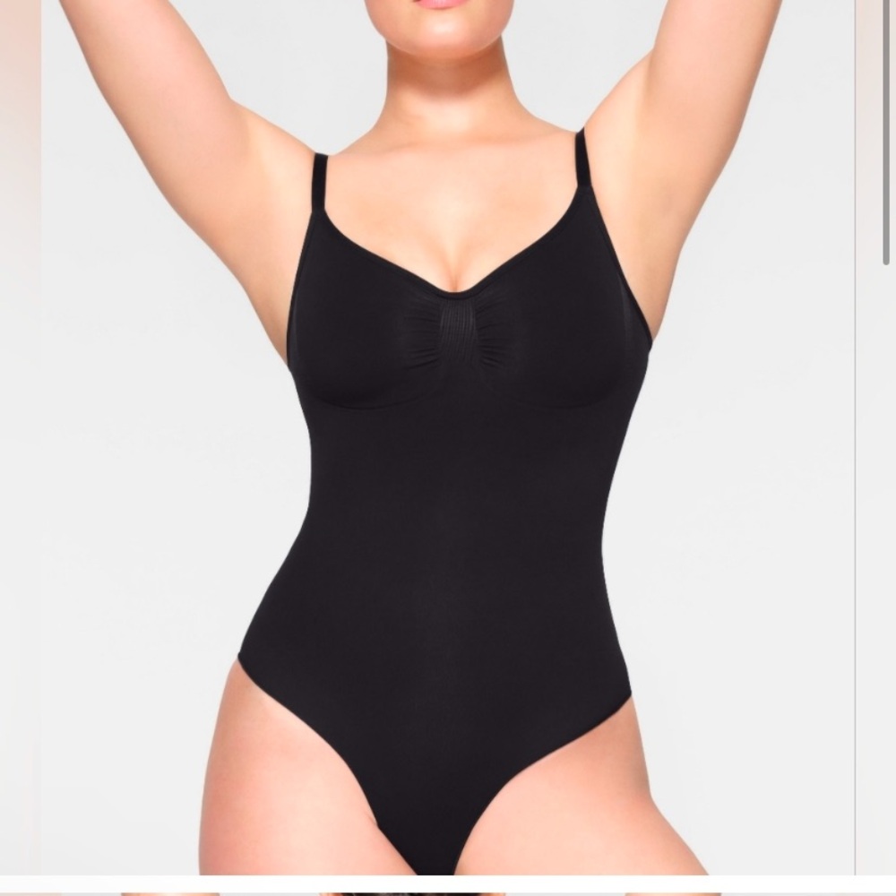 Skims seemless sculpting bodysuit thong